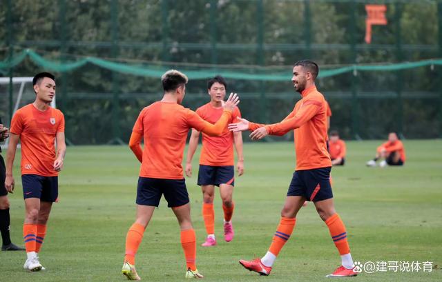 奇异果体育- 实况足球怎么把球员放到更衣室 