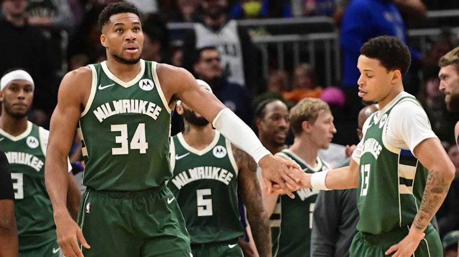 奇异果体育-今夜密尔沃基雄鹿调整名单以备欧超杯，主帅复盘环节打磨，悬念犹存，团队化学反应显著的简单介绍