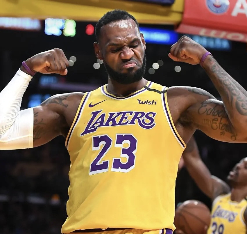 QYG-包含詹姆斯连续十五场比赛得分超过连败，勇士挑战极限！的词条